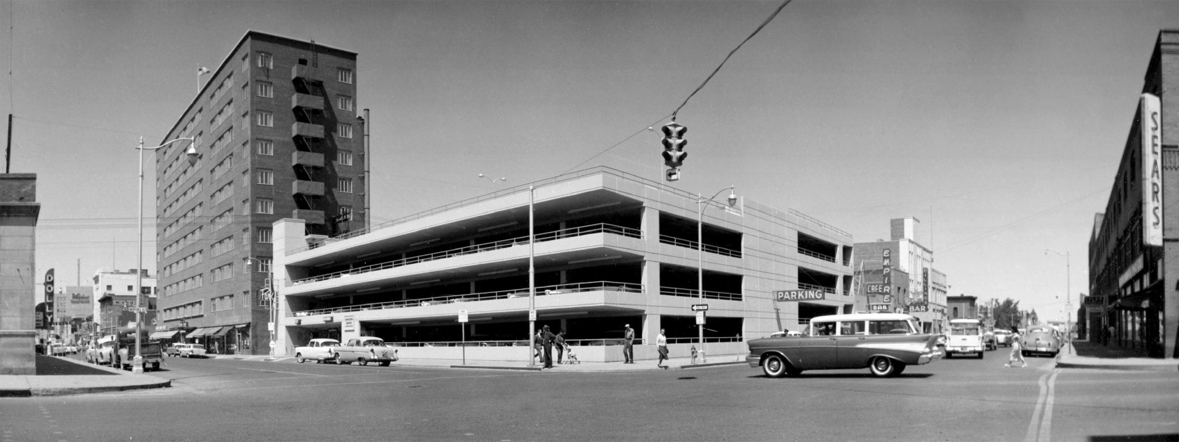 Intersection of Montana Avenue and North Broadway, 1950s